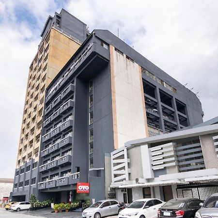 Готель Oyo 115 Northridge Mansions Кесон-Сіті Екстер'єр фото