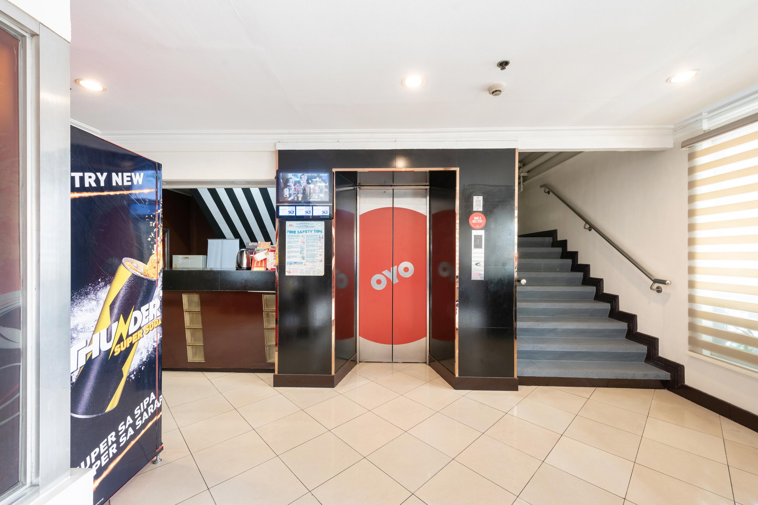 Готель Oyo 115 Northridge Mansions Кесон-Сіті Екстер'єр фото
