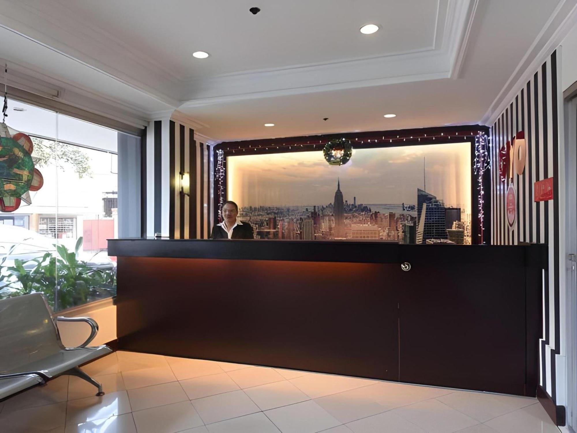 Готель Oyo 115 Northridge Mansions Кесон-Сіті Екстер'єр фото