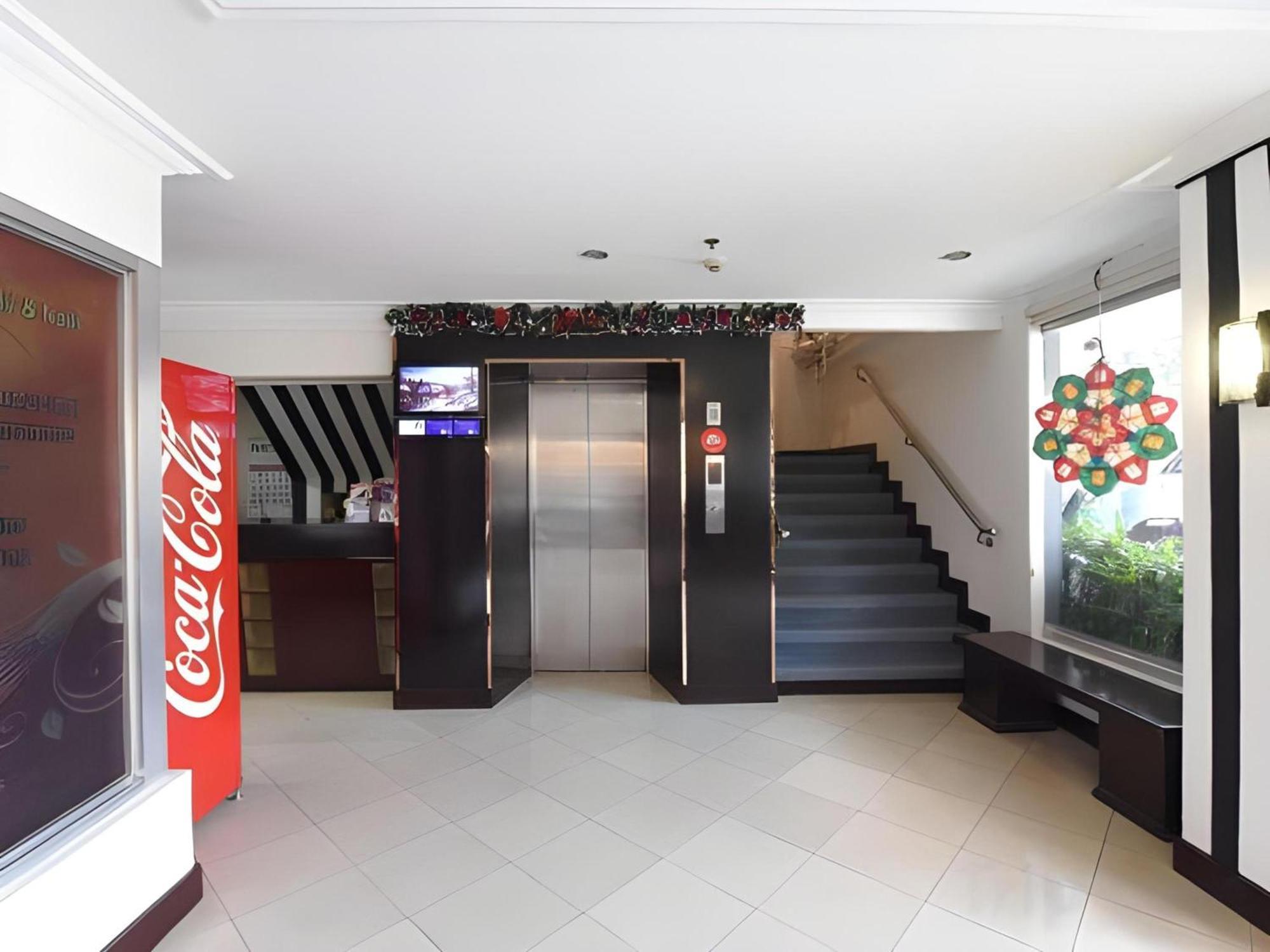 Готель Oyo 115 Northridge Mansions Кесон-Сіті Екстер'єр фото